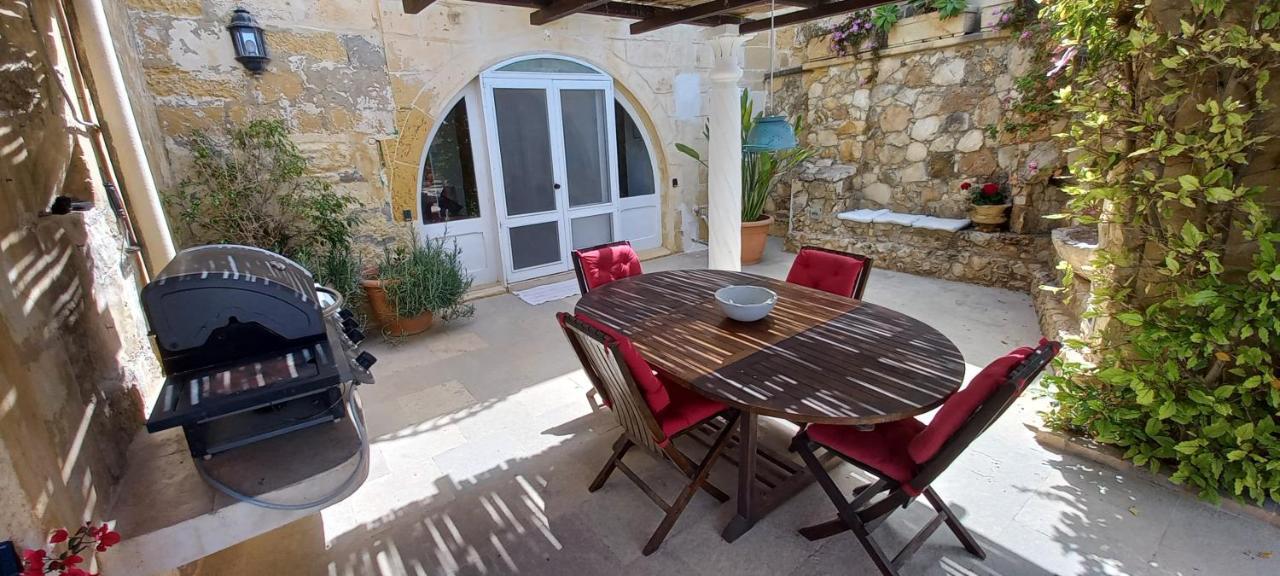 Dar Ta' Xmun - Idyllic Farmhouse With Pool, Garden, Seaview & Sunset 圣劳伦斯 外观 照片
