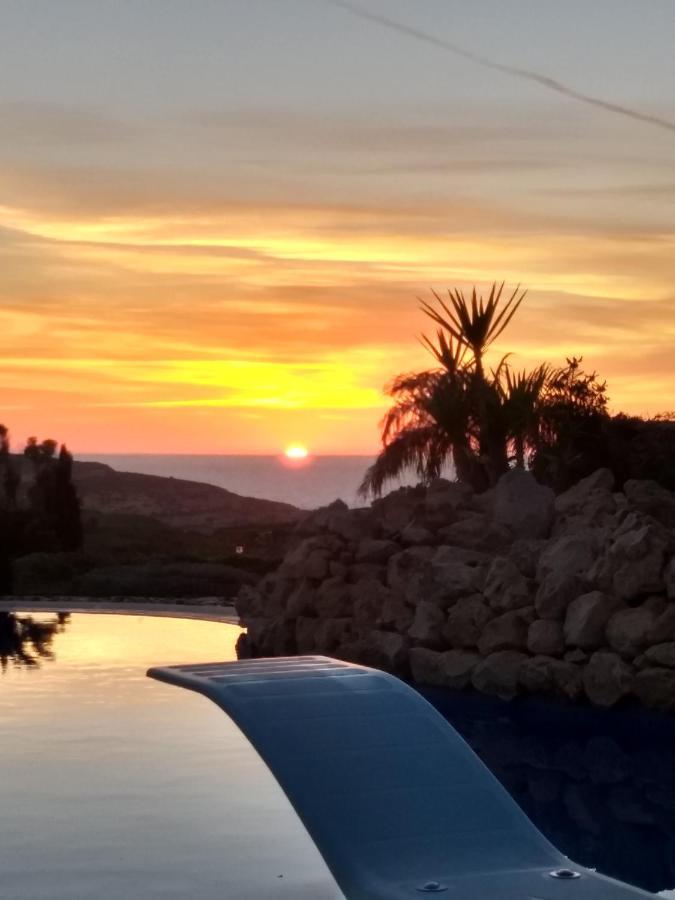 Dar Ta' Xmun - Idyllic Farmhouse With Pool, Garden, Seaview & Sunset 圣劳伦斯 外观 照片